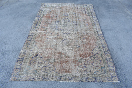 Vintage Turkish Accent Area rug 4.8 x 7.9 ft